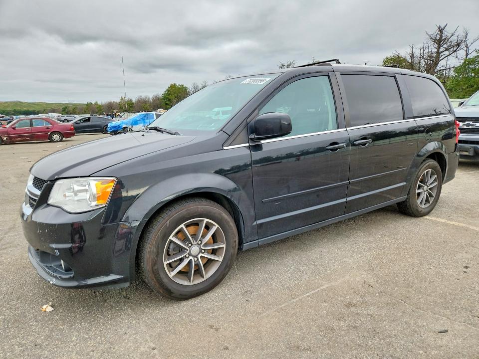 Auction sale of the 2017 Dodge Grand Caravan, vin: 2C4RDGCG4HR699132, lot number: 71200356