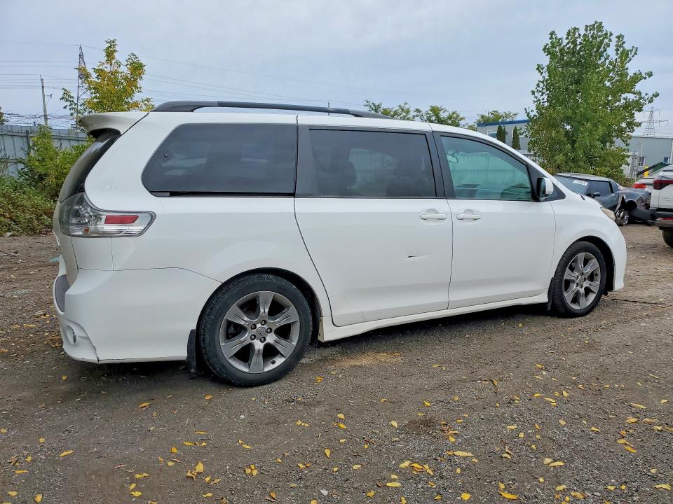 70610406 :رقم المزاد ، 5TDXK3DC3CS243740 vin ، 2012 Toyota Sienna مزاد بيع