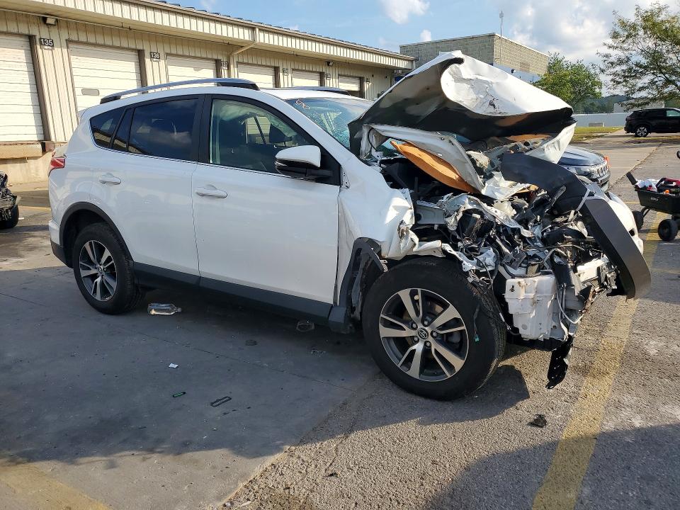 Продаж на аукціоні авто 2018 Toyota Rav4, vin: JTMWFREV1JJ198889, номер лоту: 68176366