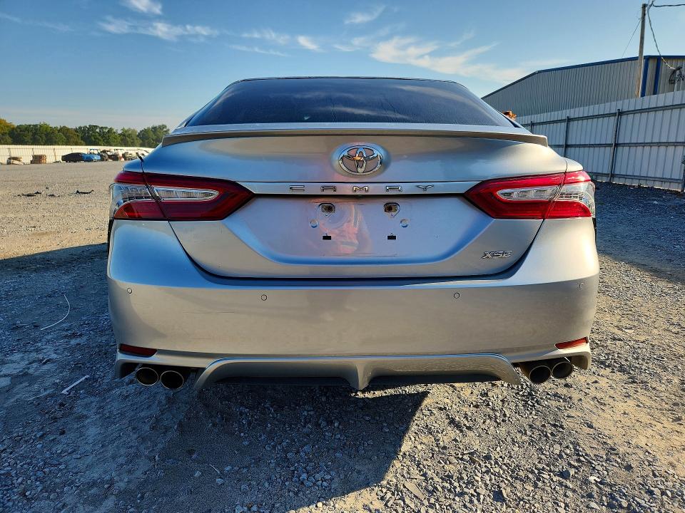 2018 Toyota Camry მანქანა იყიდება აუქციონზე, vin: 4T1B61HK8JU511562, აუქციონის ნომერი: 68920466