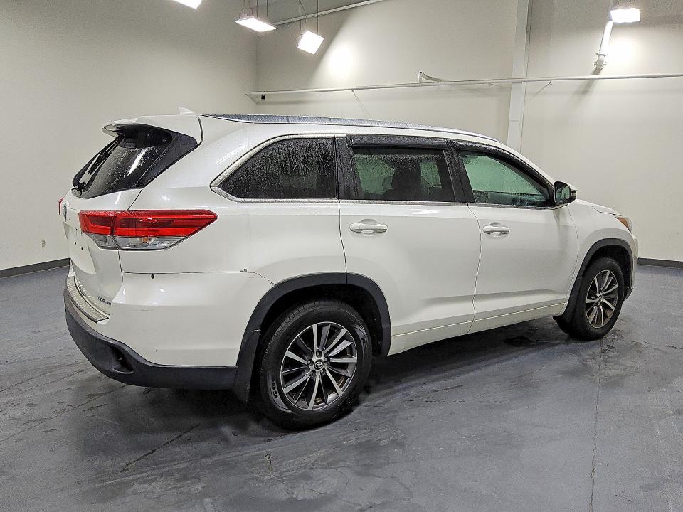 Продажа на аукционе авто 2017 Toyota Highlander, vin: 5TDJZRFH2HS473709, номер лота: 70867606