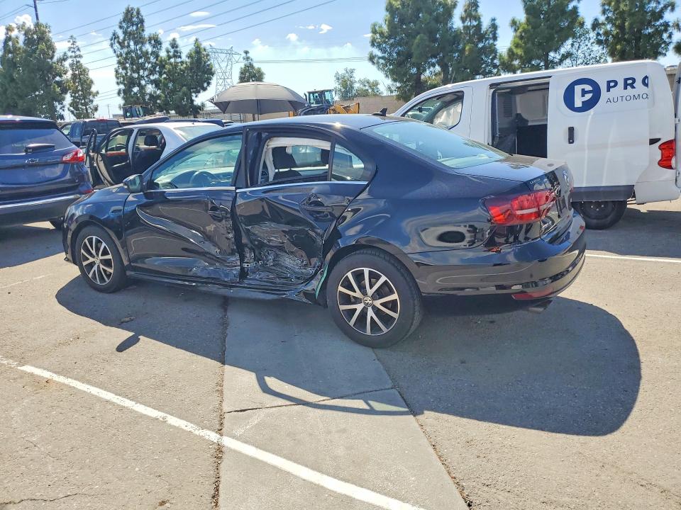 66106046 :رقم المزاد ، 3VWDB7AJ8HM204367 vin ، 2017 Volkswagen Jetta مزاد بيع