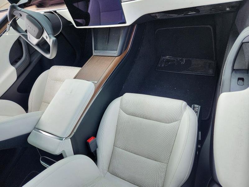 69857386 :رقم المزاد ، 7SAXCBE5XNF363925 vin ، 2022 Tesla Model X مزاد بيع