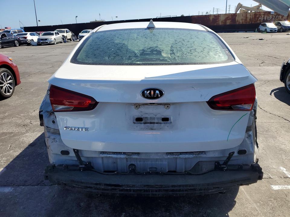 70904126 :رقم المزاد ، 3KPFL4A75JE186406 vin ، 2018 Kia Forte مزاد بيع