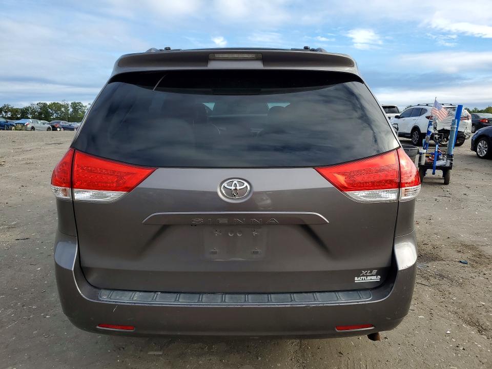 Продажа на аукционе авто 2014 Toyota Sienna, vin: 5TDYK3DCXES428827, номер лота: 70607826