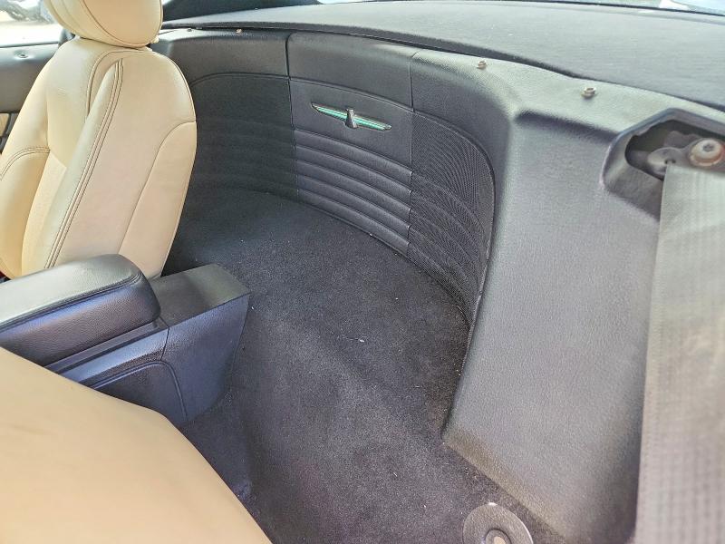 70434066 :رقم المزاد ، 1FAHP60A34Y109558 vin ، 2004 Ford Thunderbird مزاد بيع