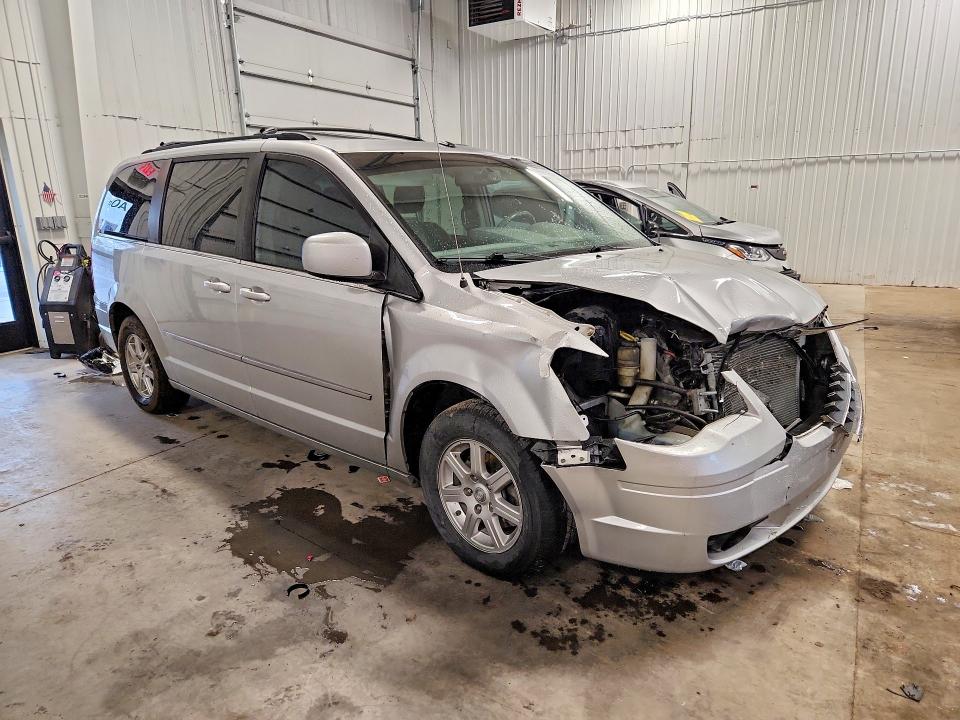 2010 Chrysler Town & Country მანქანა იყიდება აუქციონზე, vin: 2A4RR5DX7AR137746, აუქციონის ნომერი: 70301956