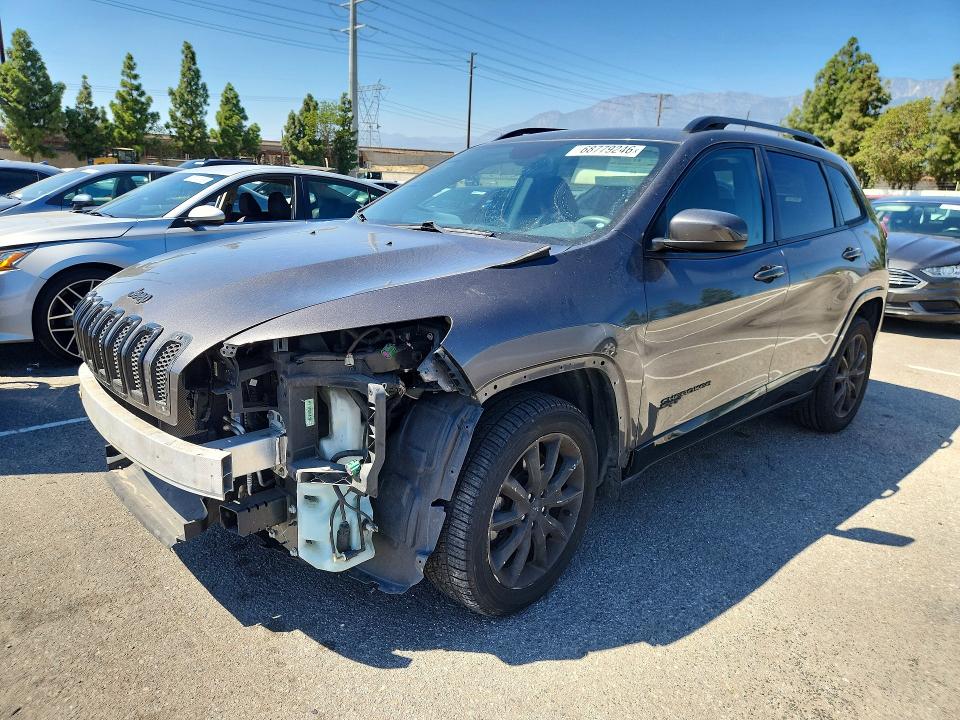 68779246 :رقم المزاد ، 1C4PJLCB6JD588393 vin ، 2018 Jeep Cherokee مزاد بيع