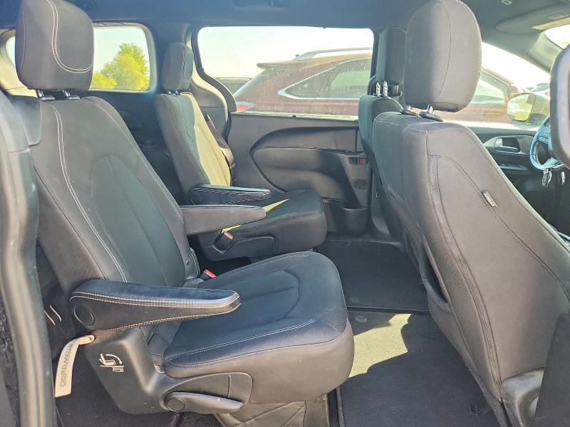 67811006 :رقم المزاد ، 2C4RC1FG1JR357915 vin ، 2018 Chrysler Pacifica مزاد بيع