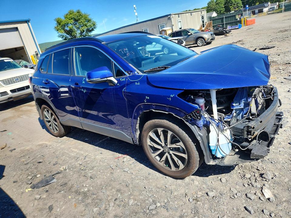 67773276 :رقم المزاد ، 7MUDAABG2NV032053 vin ، 2022 Toyota Corolla Cross مزاد بيع