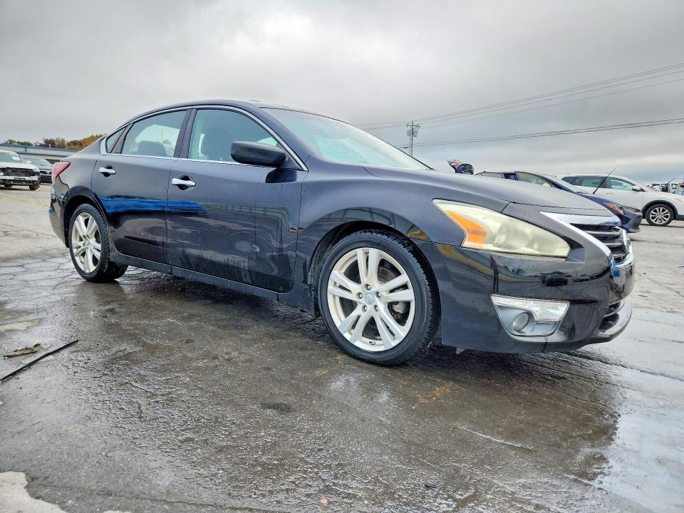 2013 Nissan Altima მანქანა იყიდება აუქციონზე, vin: 1N4BL3AP7DC232375, აუქციონის ნომერი: 70247006