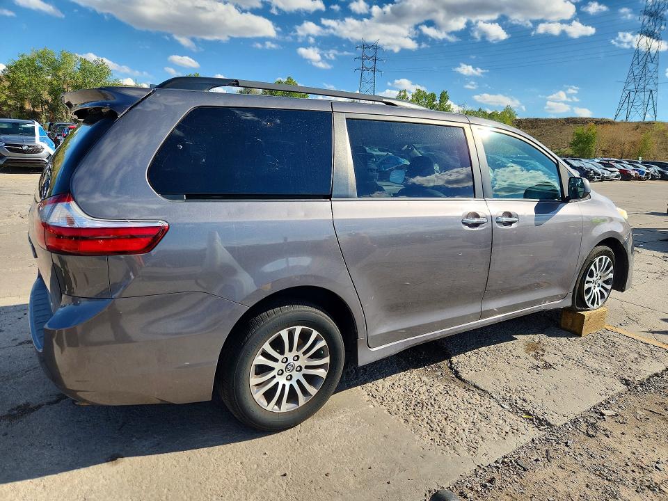 Продажа на аукционе авто 2018 Toyota Sienna, vin: 5TDYZ3DC9JS928399, номер лота: 69569896