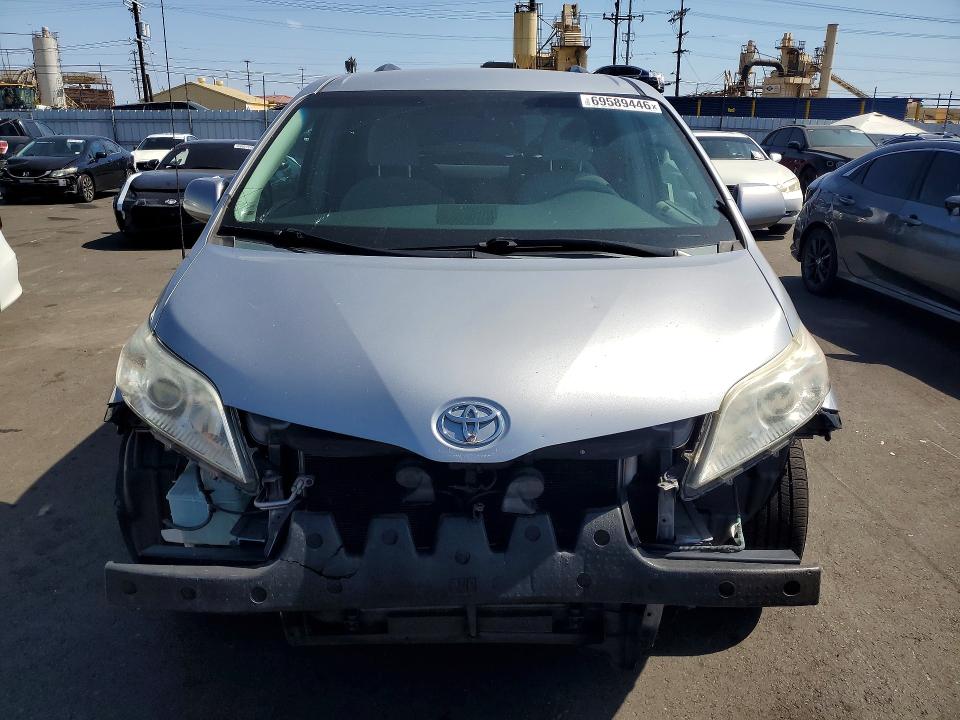 Продажа на аукционе авто 2014 Toyota Sienna, vin: 5TDKK3DC2ES472133, номер лота: 69589446