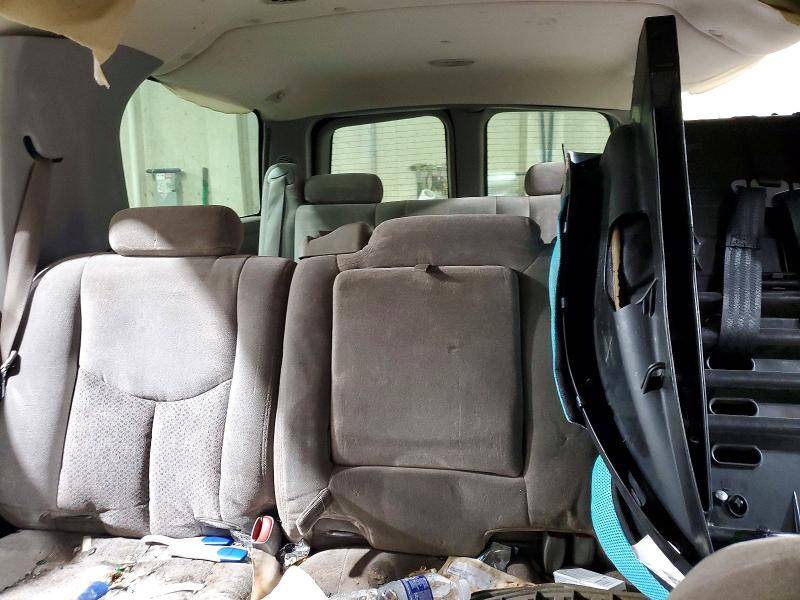 68857406 :رقم المزاد ، 1GNFK16Z34J229215 vin ، 2004 Chevrolet Suburban مزاد بيع