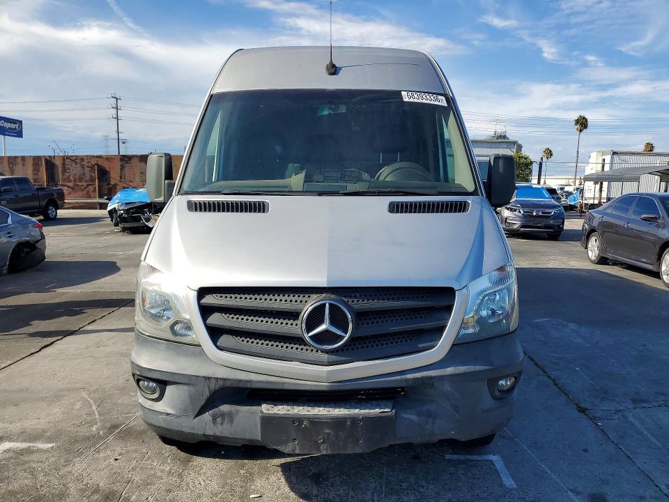 68393336 :رقم المزاد ، WD3PE8CD8HP557264 vin ، 2017 Mercedes-benz Sprinter مزاد بيع
