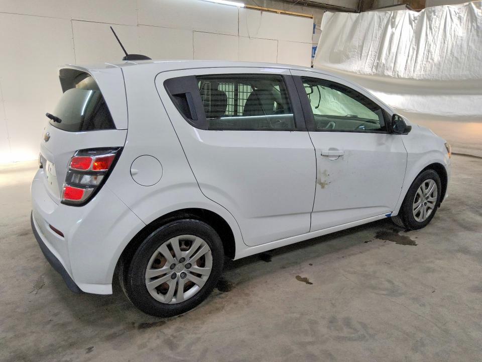 68978786 :رقم المزاد ، 1G1JG6SH2J4105180 vin ، 2018 Chevrolet Sonic مزاد بيع