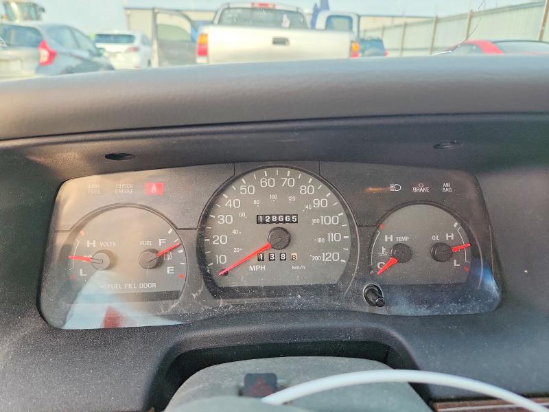 2004 Ford Crown Victoria მანქანა იყიდება აუქციონზე, vin: 2FAHP74W44X180912, აუქციონის ნომერი: 70003116