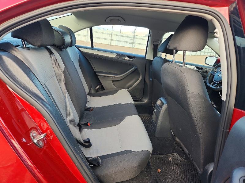69372166 :رقم المزاد ، 3VW2B7AJ6JM262023 vin ، 2018 Volkswagen Jetta مزاد بيع
