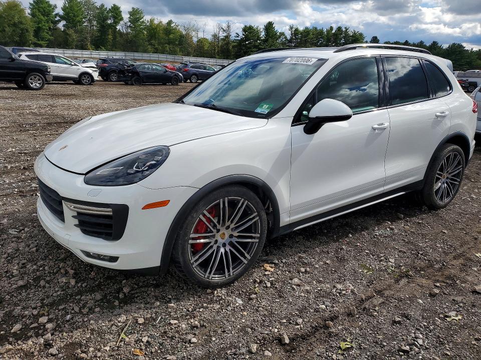 70702006 :رقم المزاد ، WP1AC2A26FLA82720 vin ، 2015 Porsche Cayenne مزاد بيع