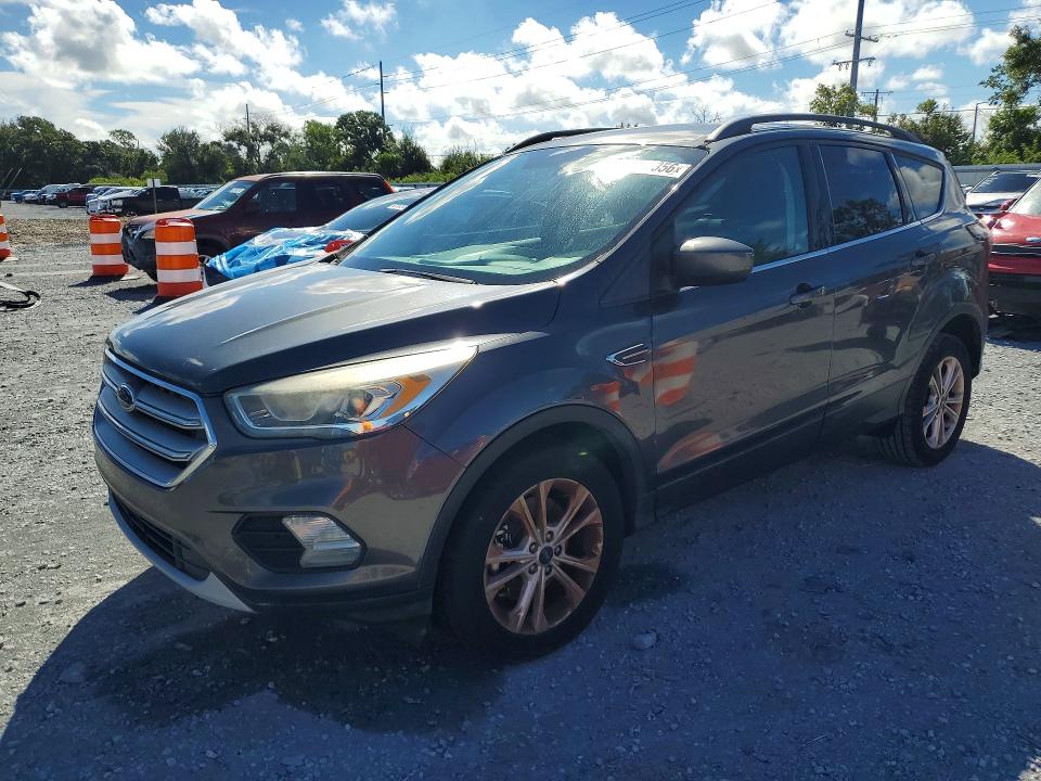 2017 Ford Escape მანქანა იყიდება აუქციონზე, vin: 1FMCU0G96HUE30573, აუქციონის ნომერი: 69241356