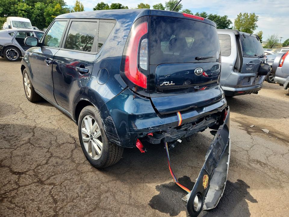 2018 Kia Soul მანქანა იყიდება აუქციონზე, vin: KNDJP3A56J7587664, აუქციონის ნომერი: 67018936