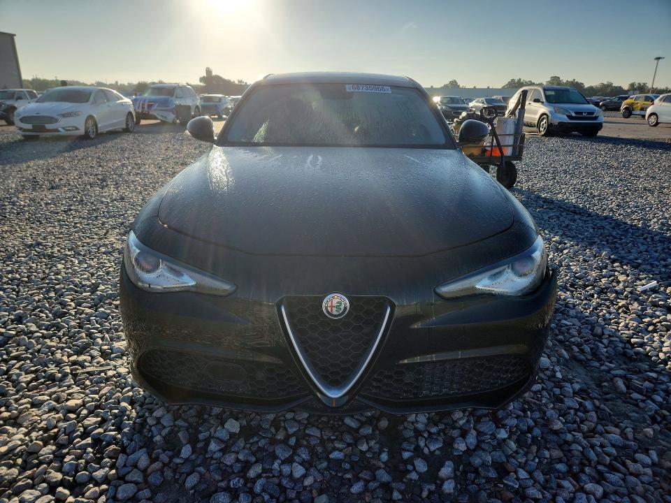 68735966 :رقم المزاد ، ZARFAEBN8H7540654 vin ، 2017 Alfa Romeo Giulia مزاد بيع
