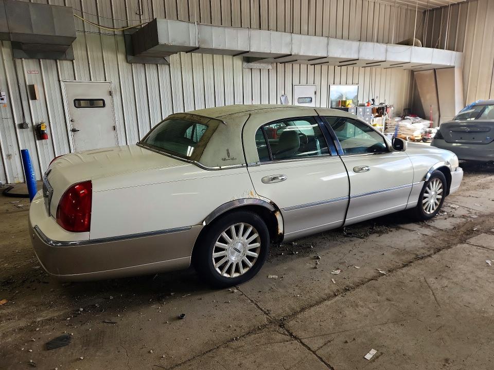 Продажа на аукционе авто 2003 Lincoln Town Car, vin: 1LNHM82W53Y620349, номер лота: 63919836