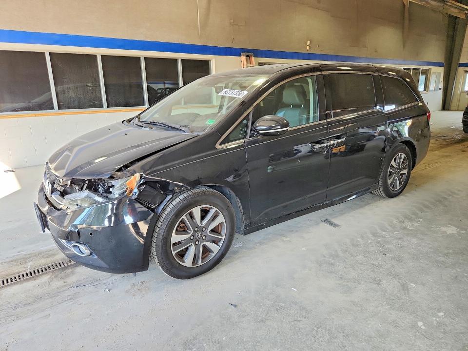 69137356 :رقم المزاد ، 5FNRL5H9XFB043589 vin ، 2015 Honda Odyssey مزاد بيع