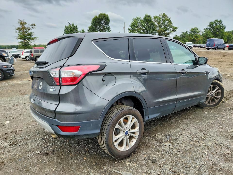 2017 Ford Escape მანქანა იყიდება აუქციონზე, vin: 1FMCU9GD3HUE41717, აუქციონის ნომერი: 69870346