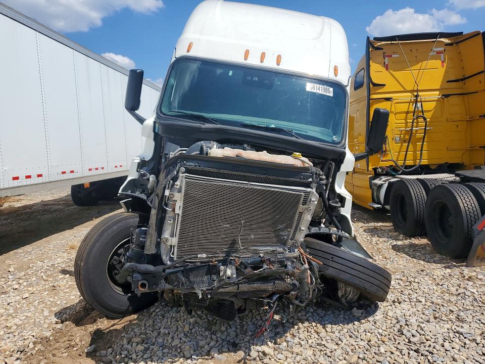 Продажа на аукционе авто 2022 Freightliner Cascadia 126, vin: 3AKJHHDR2NSNK9005, номер лота: 66141986