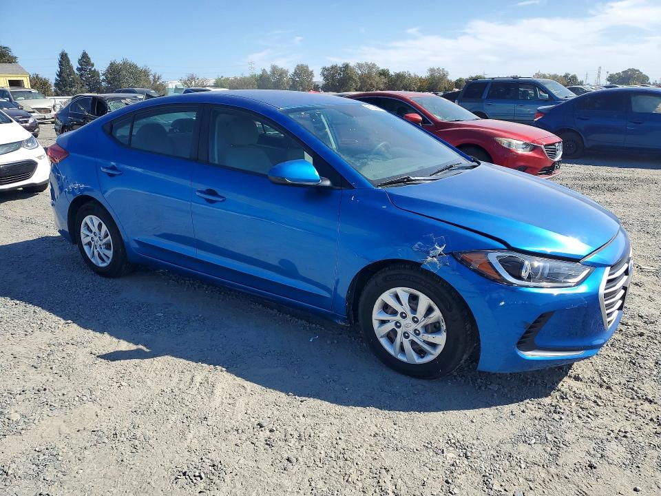 69180266 :رقم المزاد ، 5NPD74LF0HH192121 vin ، 2017 Hyundai Elantra مزاد بيع