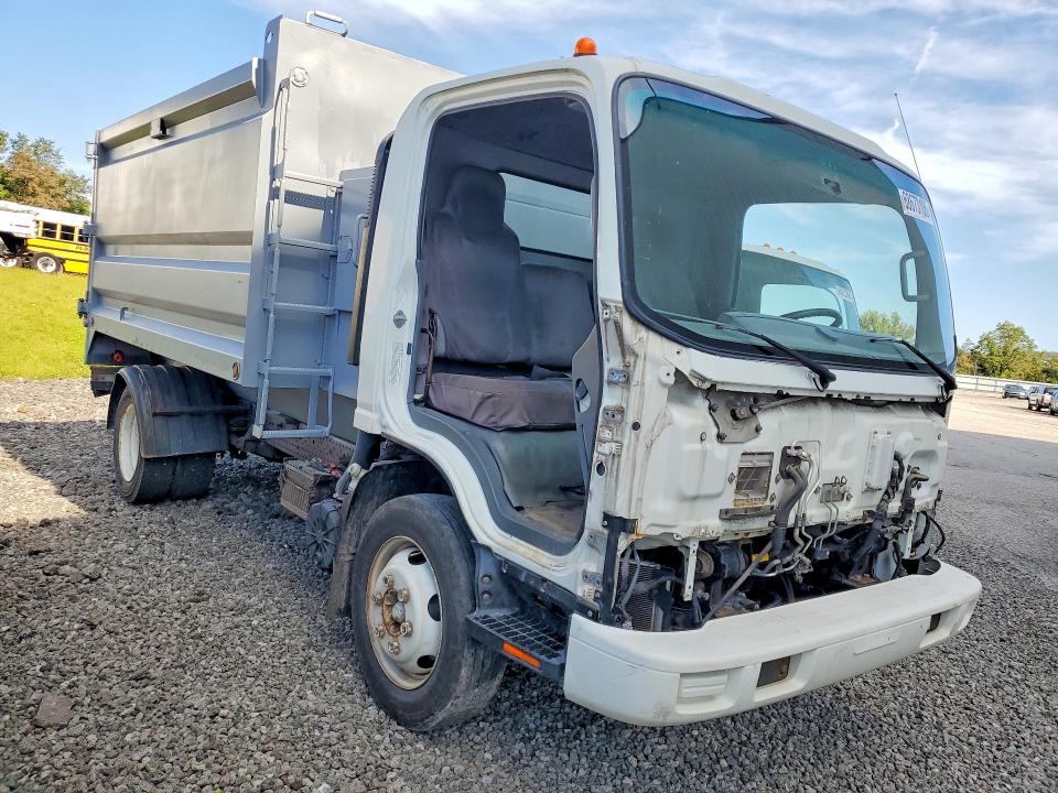 68673106 :رقم المزاد ، 54DC4W1B6HS808224 vin ، 2017 Isuzu Npr Hd مزاد بيع
