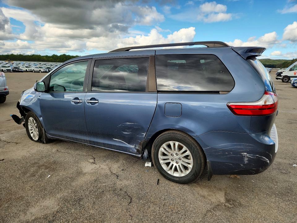 Продажа на аукционе авто 2017 Toyota Sienna, vin: 5TDYZ3DC5HS884623, номер лота: 69569556
