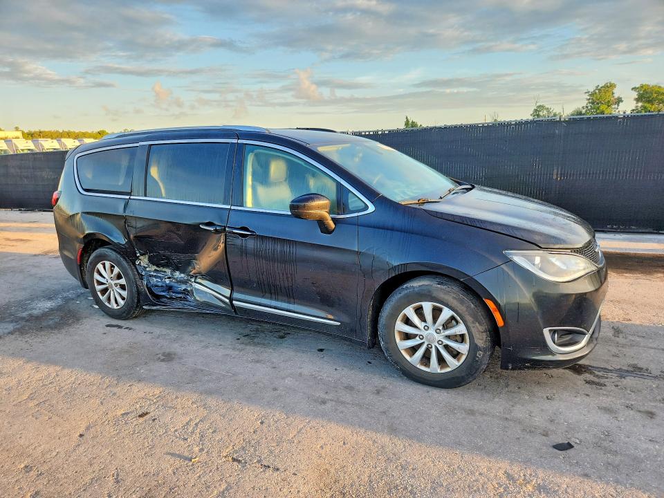 Продажа на аукционе авто 2019 Chrysler Pacifica, vin: 2C4RC1BG5KR685684, номер лота: 67358206