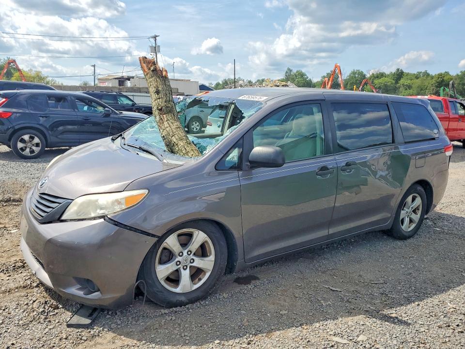 Auction sale of the 2012 Toyota Sienna, vin: 5TDZK3DCXCS273665, lot number: 67659576