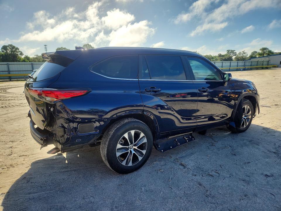 2023 Toyota Highlander მანქანა იყიდება აუქციონზე, vin: 5TDKDRAH7PS004561, აუქციონის ნომერი: 70153606