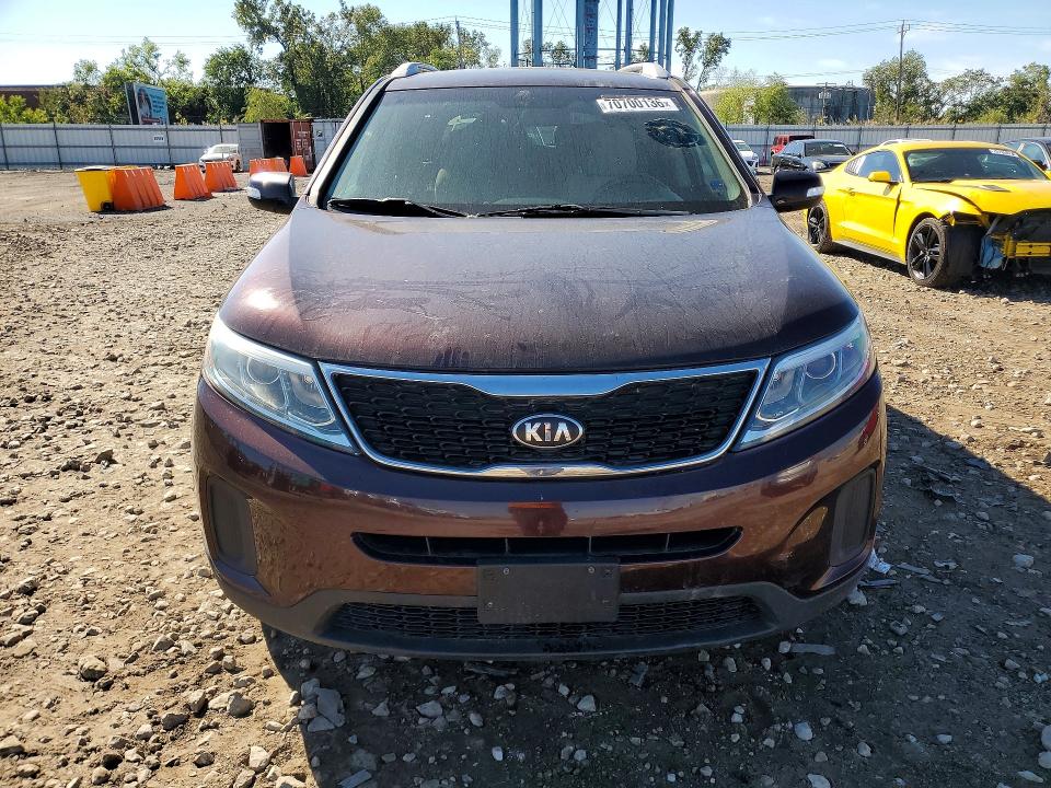 70700136 :رقم المزاد ، 5XYKTDA79FG605544 vin ، 2015 Kia Sorento مزاد بيع