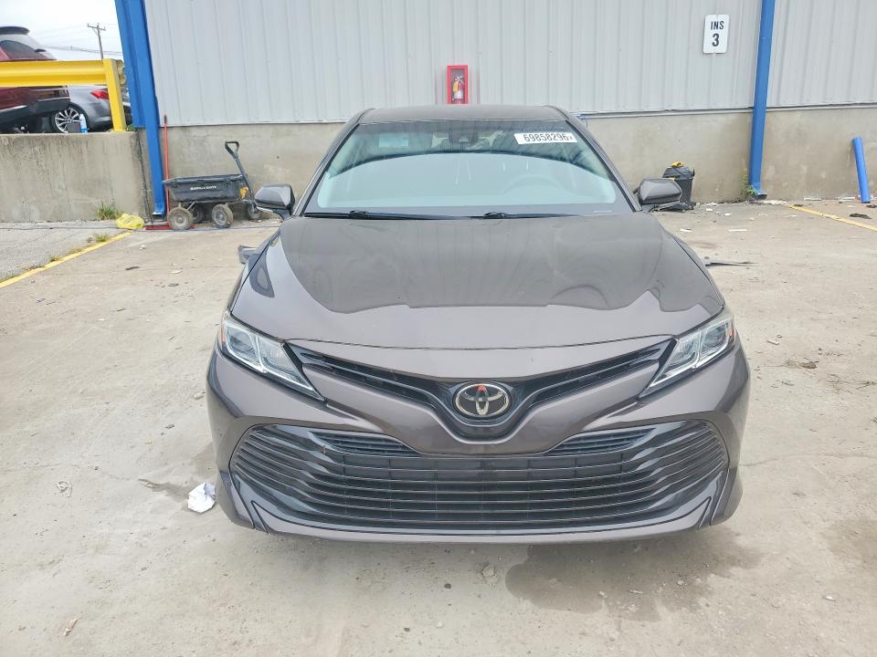 2018 Toyota Camry მანქანა იყიდება აუქციონზე, vin: 4T1B11HK9JU530782, აუქციონის ნომერი: 69858296