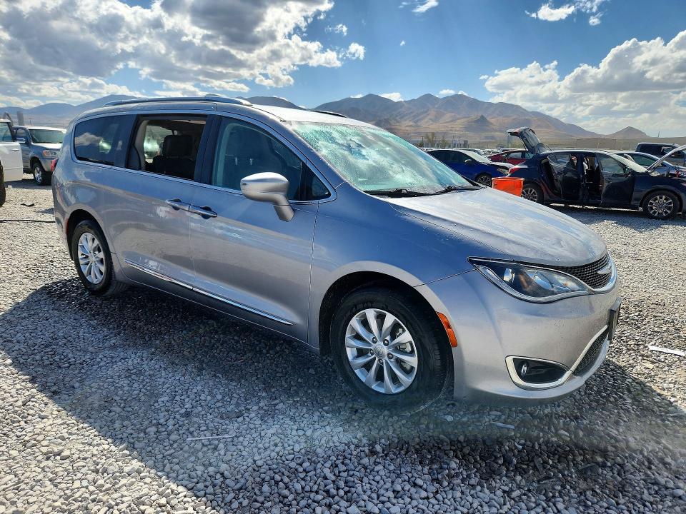 Продаж на аукціоні авто 2018 Chrysler Pacifica, vin: 2C4RC1BG1JR217403, номер лоту: 69038666