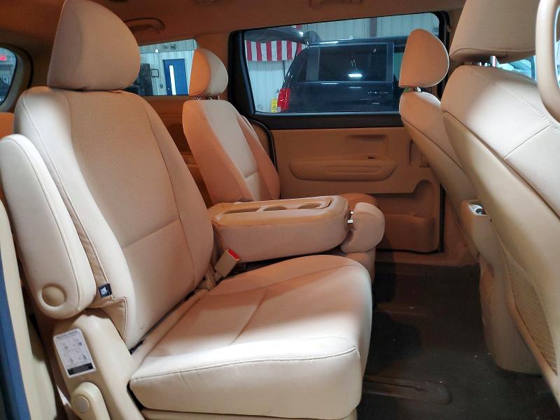 69736426 :رقم المزاد ، KNDMB5C16H6225447 vin ، 2017 Kia Sedona مزاد بيع