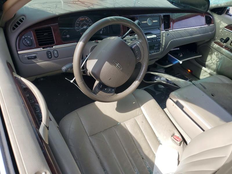 2005 Lincoln Town Car მანქანა იყიდება აუქციონზე, vin: 1LNHM81W75Y617070, აუქციონის ნომერი: 70129866