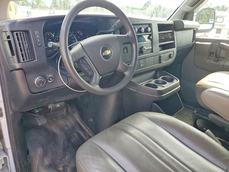 68830436 :رقم المزاد ، 1GCWGAFF9H1351258 vin ، 2017 Chevrolet Express G2500 مزاد بيع