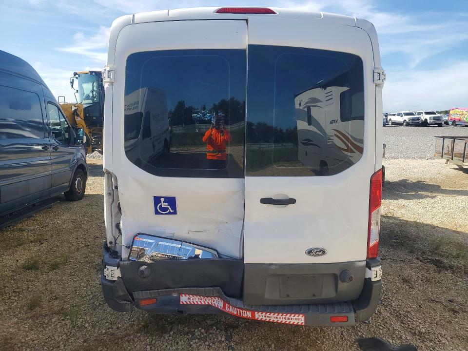 68482966 :رقم المزاد ، 1FBZX2CM4FKB16526 vin ، 2015 Ford Transit مزاد بيع