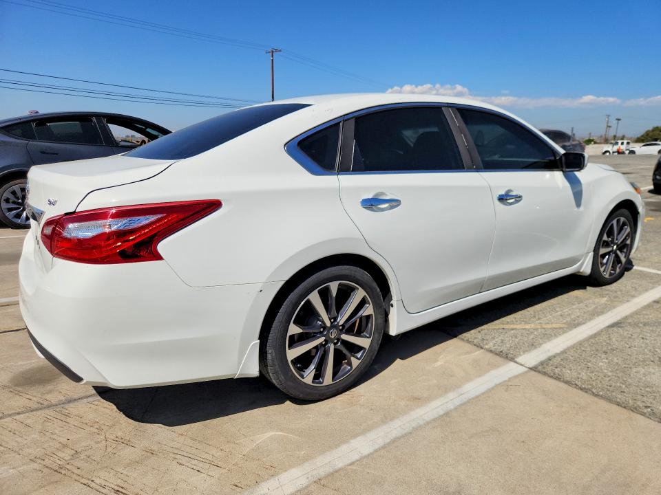 Продажа на аукционе авто 2017 Nissan Altima, vin: 1N4AL3AP4HC499345, номер лота: 70455826