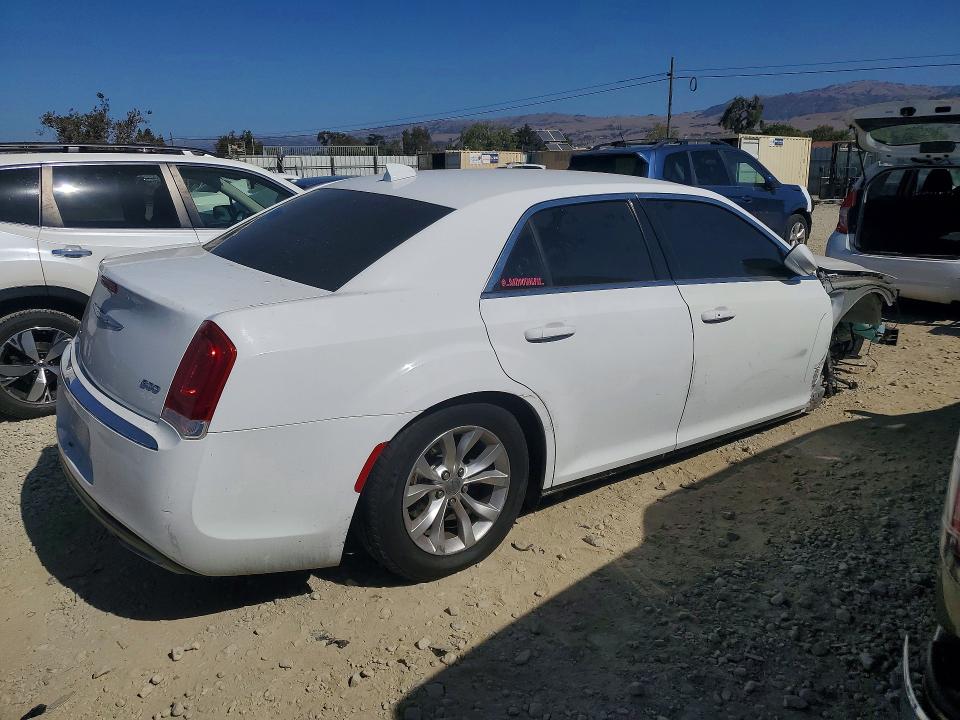 2015 Chrysler 300 მანქანა იყიდება აუქციონზე, vin: 2C3CCAAG1FH818190, აუქციონის ნომერი: 70120446