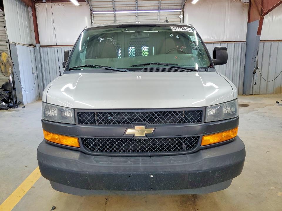 67773616 :رقم المزاد ، 1GCWGAFP5J1309328 vin ، 2018 Chevrolet Express 2500 مزاد بيع