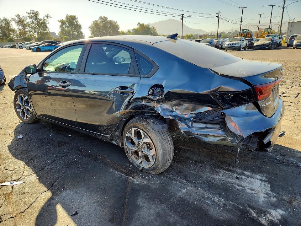 2021 Kia Forte მანქანა იყიდება აუქციონზე, vin: 3KPF24AD1ME316744, აუქციონის ნომერი: 67402376