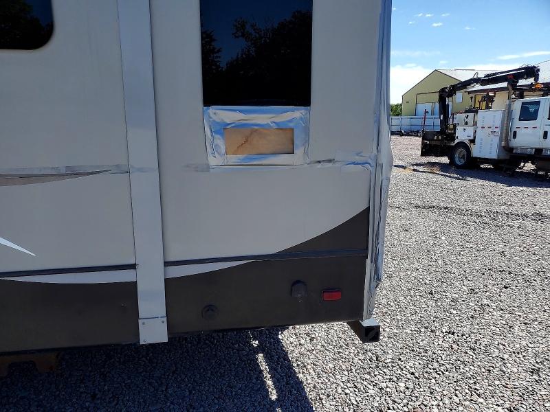68636246 :رقم المزاد ، 4YDF30525FA740963 vin ، 2015 Keystone Montana مزاد بيع