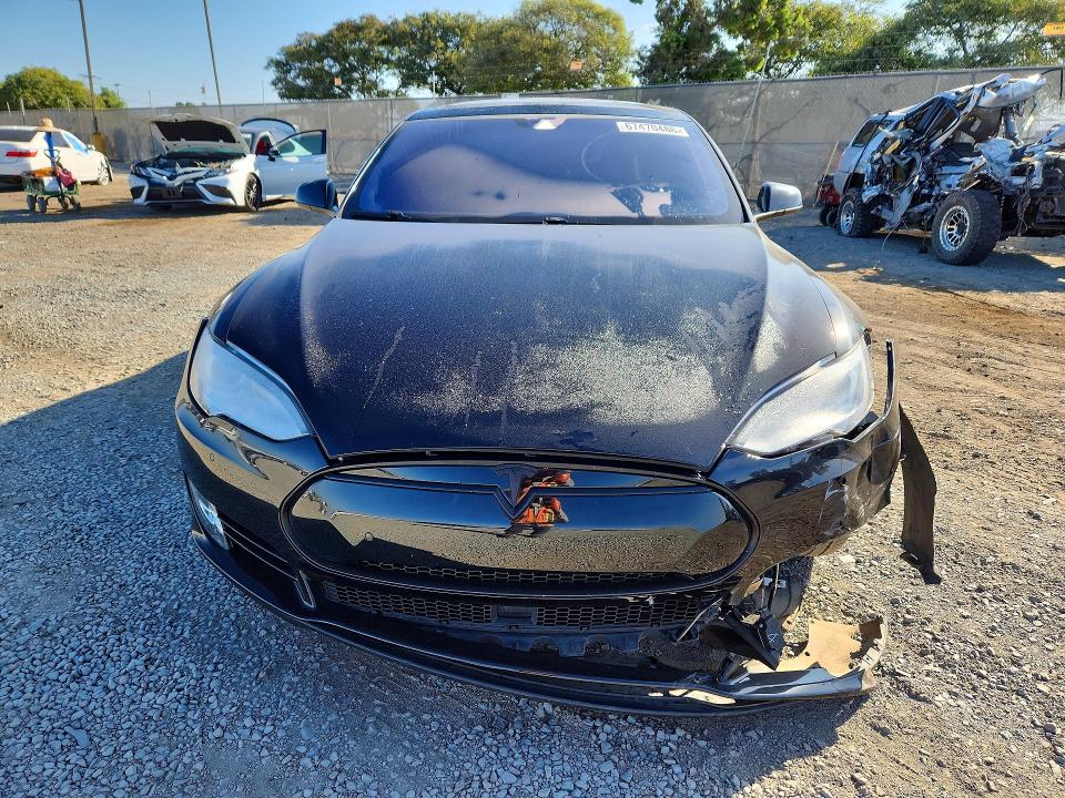 2015 Tesla Model S მანქანა იყიდება აუქციონზე, vin: 5YJSA1E22FF116431, აუქციონის ნომერი: 67470486