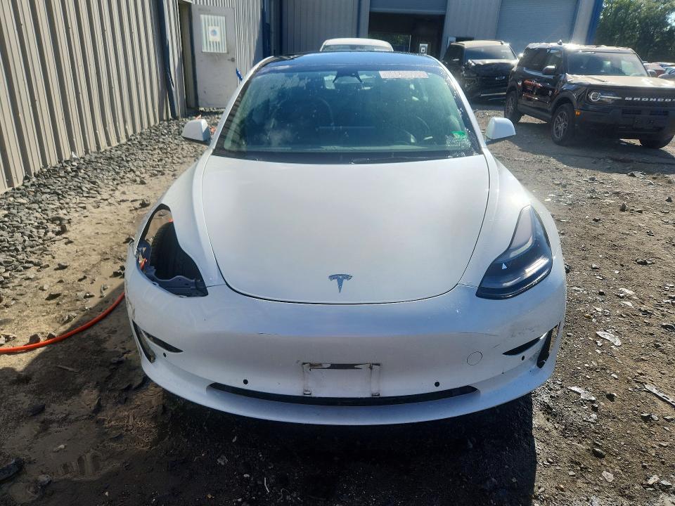 68830666 :رقم المزاد ، 5YJ3E1EA4NF369569 vin ، 2022 Tesla Model 3 مزاد بيع